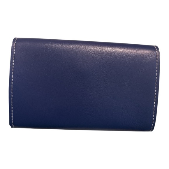 Elegant Blue Leather Clutch - Picture 2 of 4